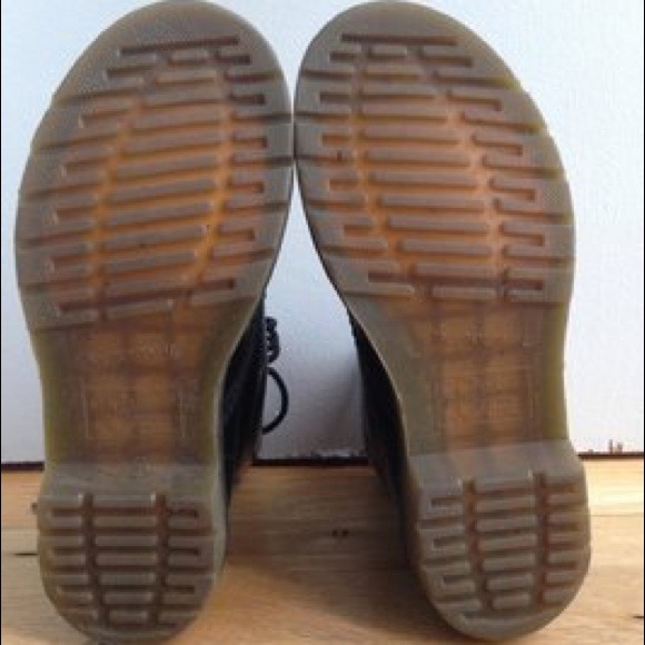 Dr. Martens size 6 like new! - Picture 3 of 4