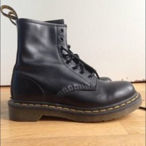 Dr. Martens size 6 like new!