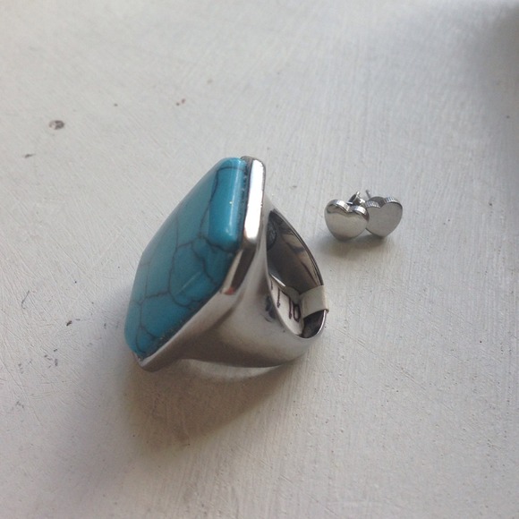 Imitation Turquoise  statement Ring - Picture 2 of 4