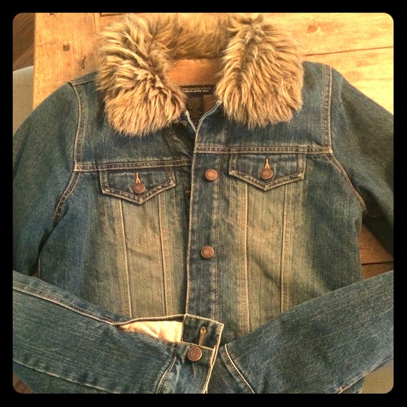 Abercrombie & Fitch Faux Fur Collar Denim Jacket