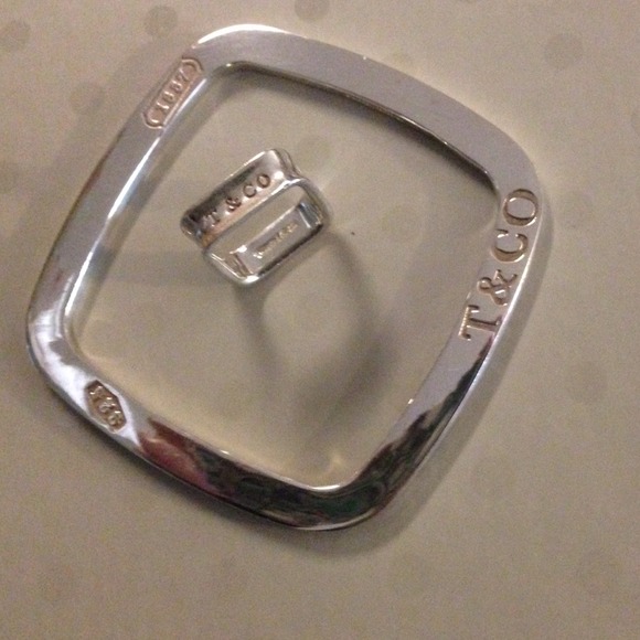 Very chic Tiffany & Co bracelet and ring 💕