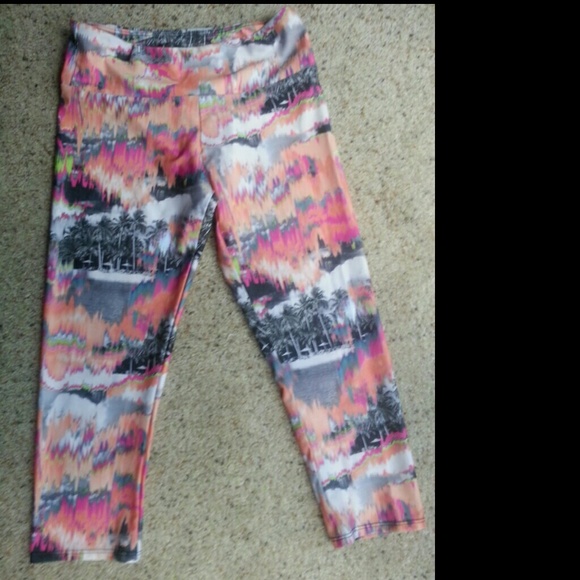 Onzie S/M workout capris!
