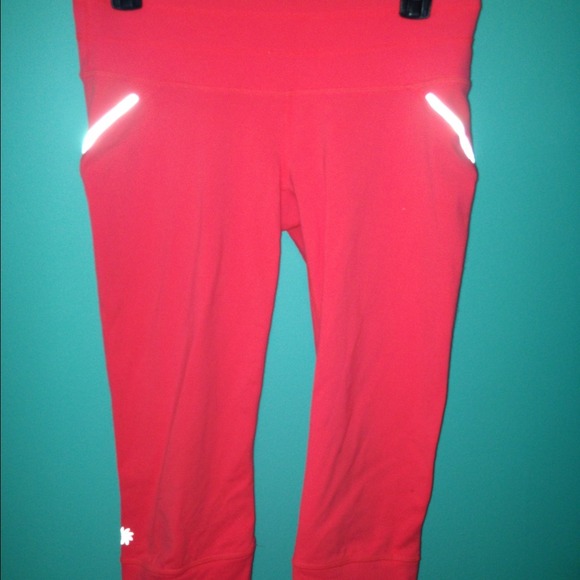 ATHLETA  relay Capri •