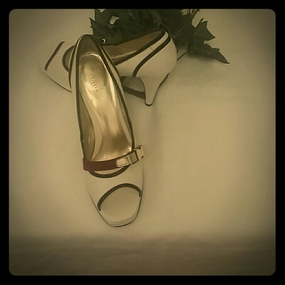 FLASH SALE! All Season White leather shoe