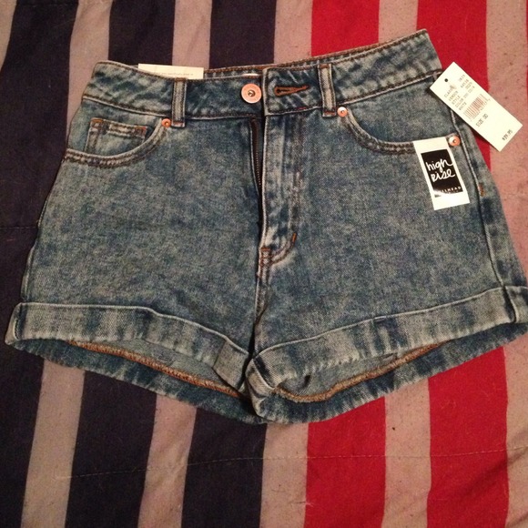 High rise / high waisted shorts
