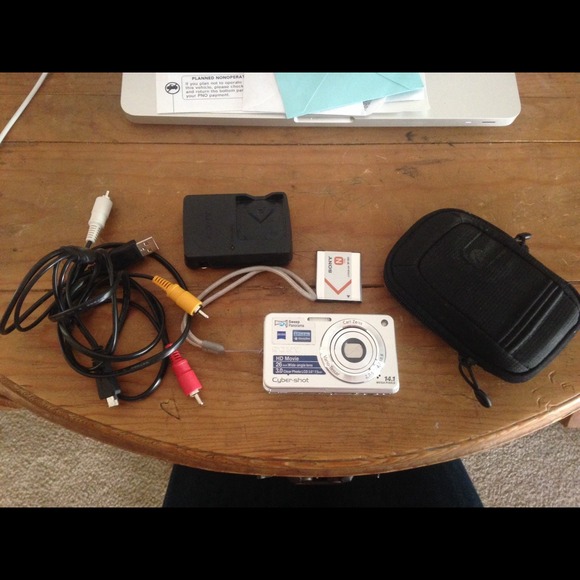 Digital camera - Picture 2 of 4