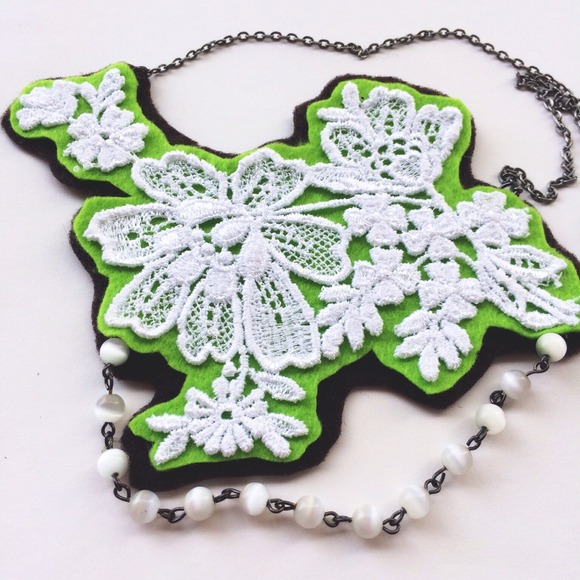 Pinup Brooches Jewelry - 🎉HP 3/15🎉 Neon Green Lace Statement Necklace