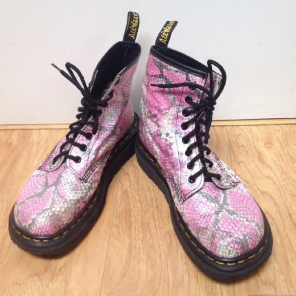 90s ~ vintage Doc Martens snakeskin platform boots - Picture 2 of 4