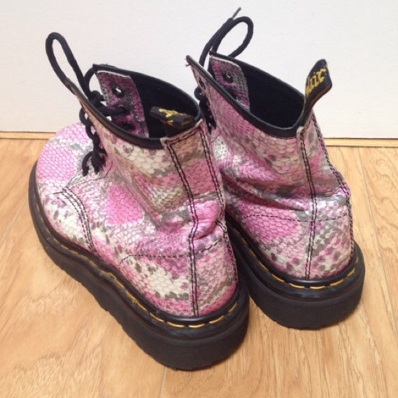 90s ~ vintage Doc Martens snakeskin platform boots - Picture 3 of 4