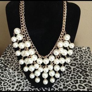 Pearl cluster collar necklace