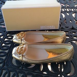 Beautiful Gold Michael Kors Flats! 🌟
