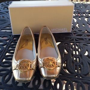 🌟Beautiful Gold Michael Kors flats