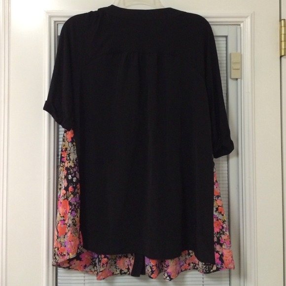 Floral short sleeve blouse - Picture 4 of 4