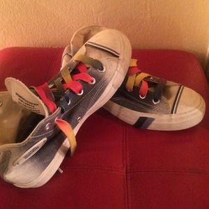 Clean pro keds. Barely wore them.