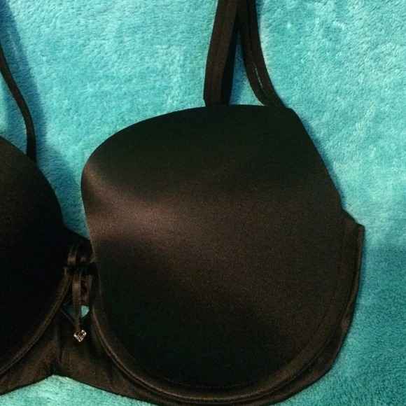 Black Victoria's Secret bra - Picture 2 of 4