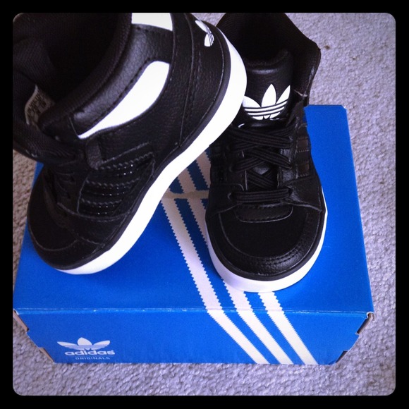 SOLD!! DO NOT BUY Baby Adidas size 5