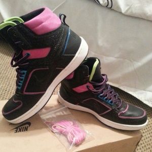 Nike Delta High Lite size 7