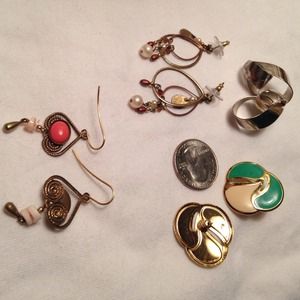 *** BUNDLE - 4 PAIRS OF FASHION EARRINGS