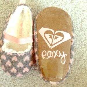 SOLD!!!!!!! Toddler roxy house shoes