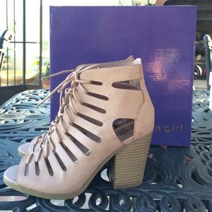 Beautiful natural pinkish heels!