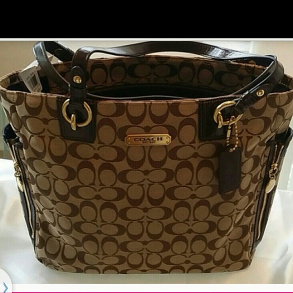 BNWT COACH TOTE BAG.. GREAT  GIFT!!