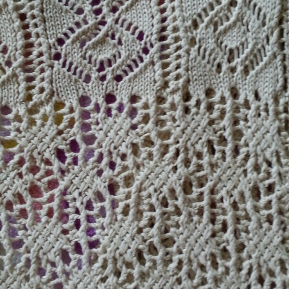 SOLD🍈 Feminine Crochet Tan Vest - Picture 3 of 4