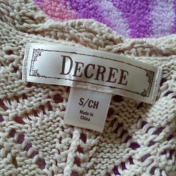 SOLD🍈 Feminine Crochet Tan Vest - Picture 4 of 4