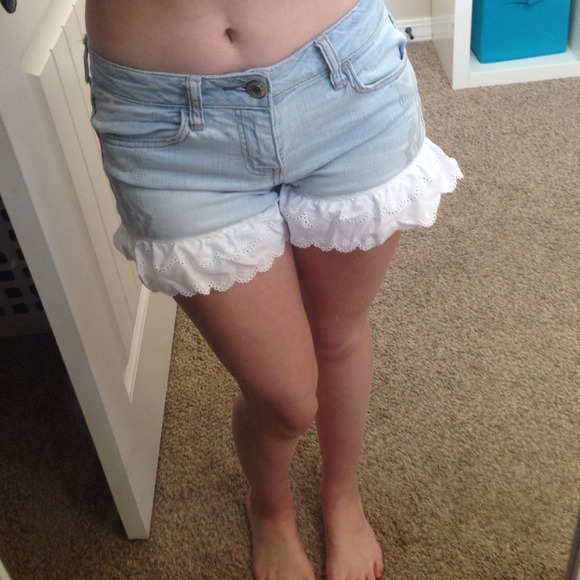 Home made Jean lace shorts ✌️ - Picture 3 of 3
