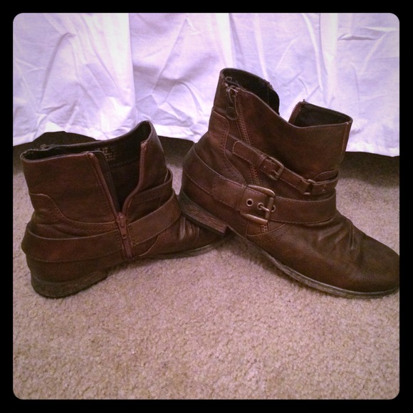 Carlos Santana ankle boots !