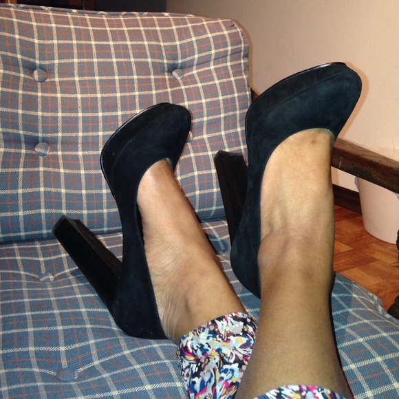 Chunky suede-like pumps!