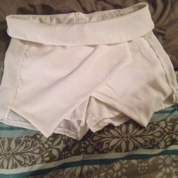 SOLD White Asymmetrical Shorts sz L Forever 21 - Picture 2 of 4