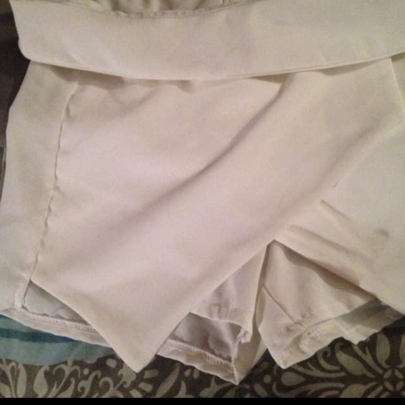 SOLD White Asymmetrical Shorts sz L Forever 21 - Picture 3 of 4
