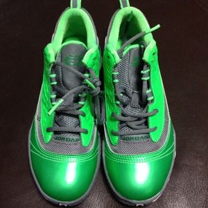 SOLD!!!!! Jordan brand CP3 sz 1.5y boys