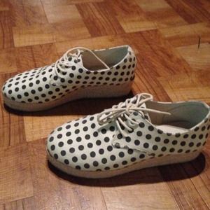 Polka-dot platform shoes