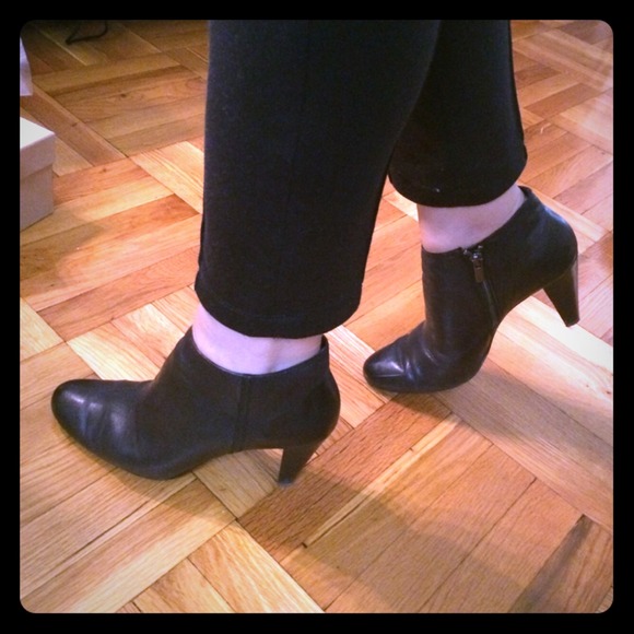 Elie Tahari black ankle heel booties