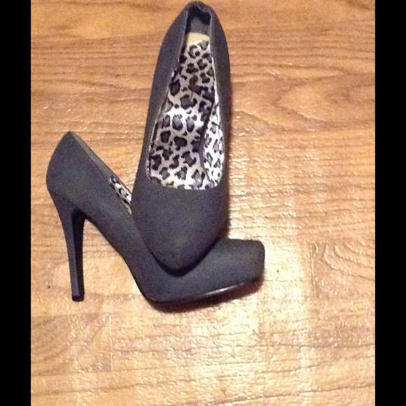 Grey pumps - Picture 2 of 4