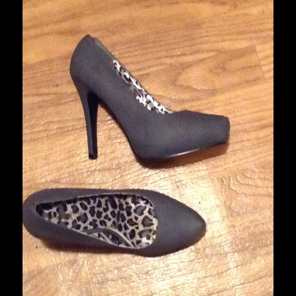 Grey pumps - Picture 3 of 4