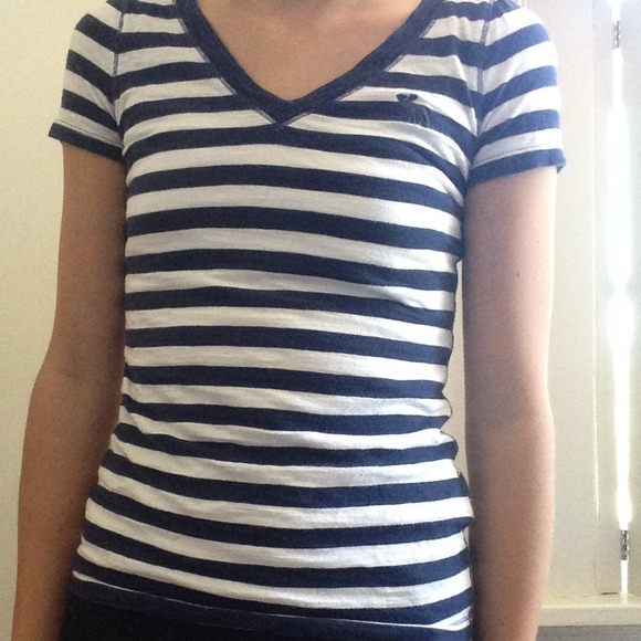 Abercrombie v-neck