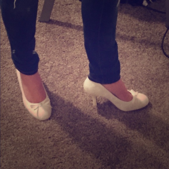 Bright White Floral 3" heels