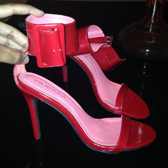 Heels - Picture 3 of 3