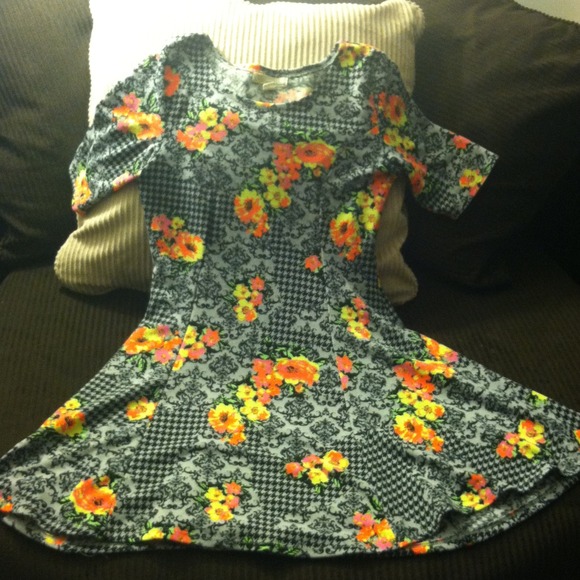 Elbow length sleeve skater dress