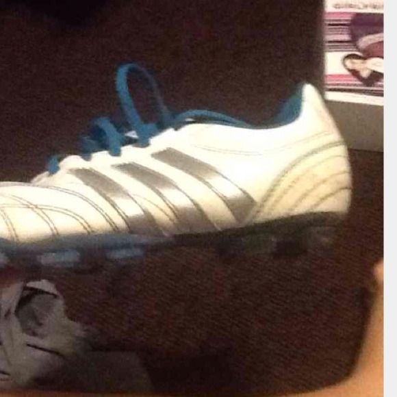 Soccer tennis shoes