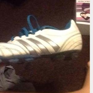 Soccer tennis shoes