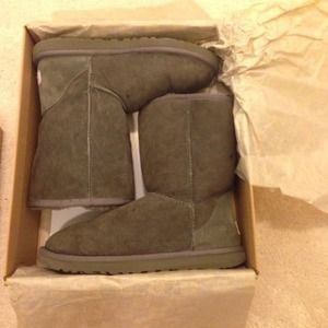 Additional pictures of the UGGs