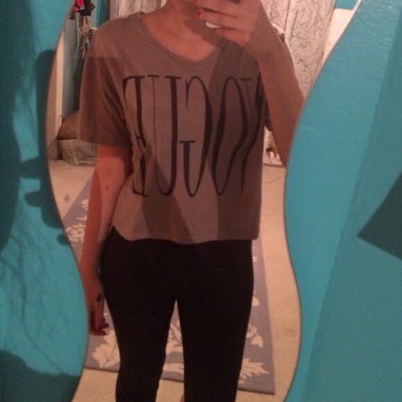 RARE! Brandy Melville Taupe "VOGUE" Boxy Crop Tee - Picture 4 of 4