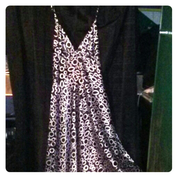 Alyn Paige dress