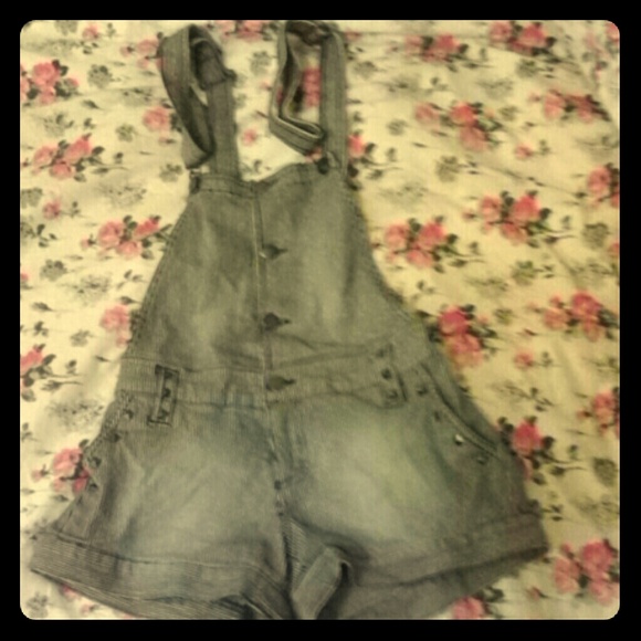 Short overalls