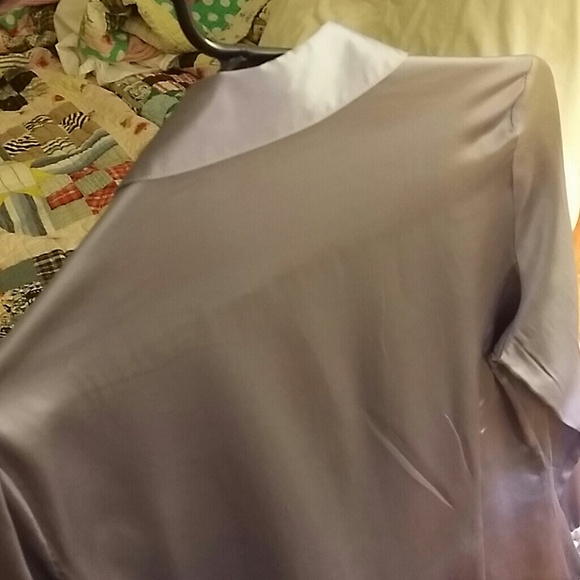 *traded* 100% Silk Banana Republic blouse - Picture 3 of 4