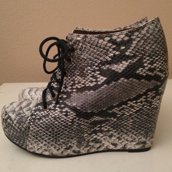 💥SOLD💥 Jeffrey campbell 99 Ties Wedges Booties 8