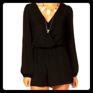 NWT Long Sleeved Black Romper w/ pockets! Sz Small